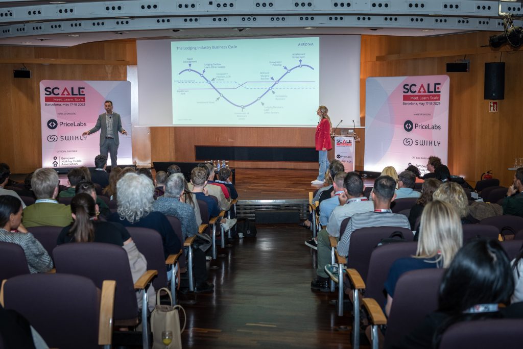 Jamie Lane presenting on stage at SCALE Show Barcelona